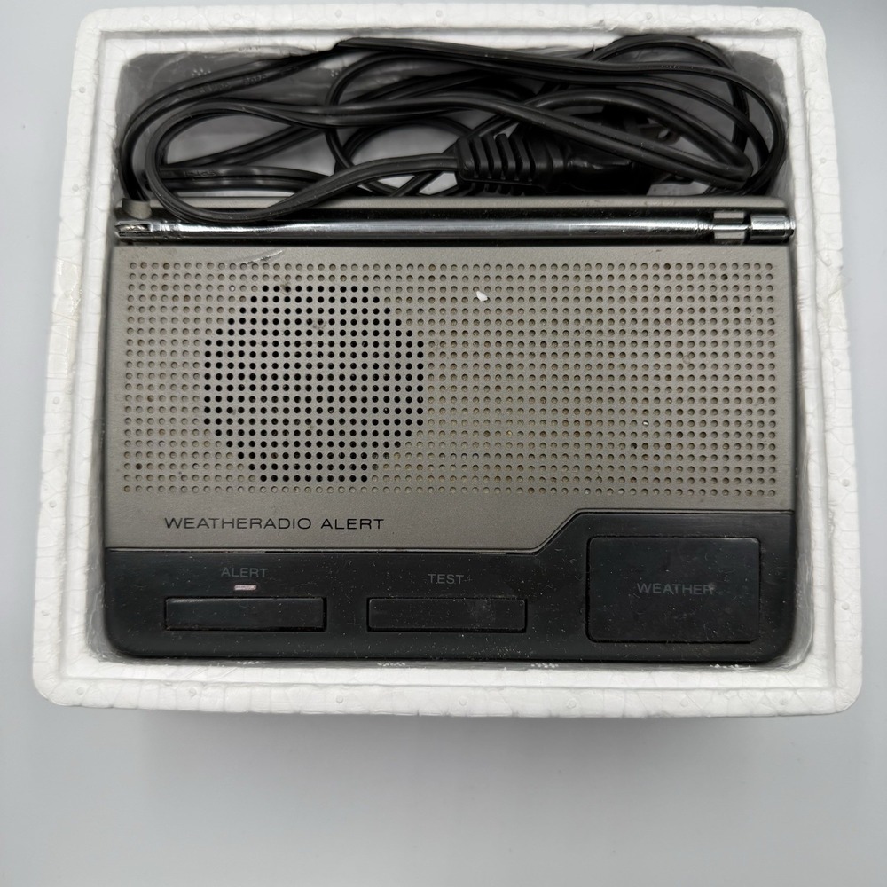 Vintage Radio Shack Weather Radio Alert Model 12-240 With Original Box - Picture 4 of 9
